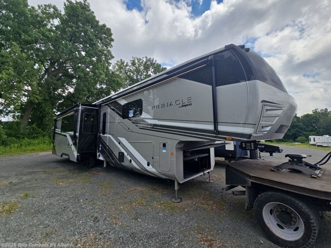New 2027 Jayco Pinnacle 38FBRK available in Latham, New York