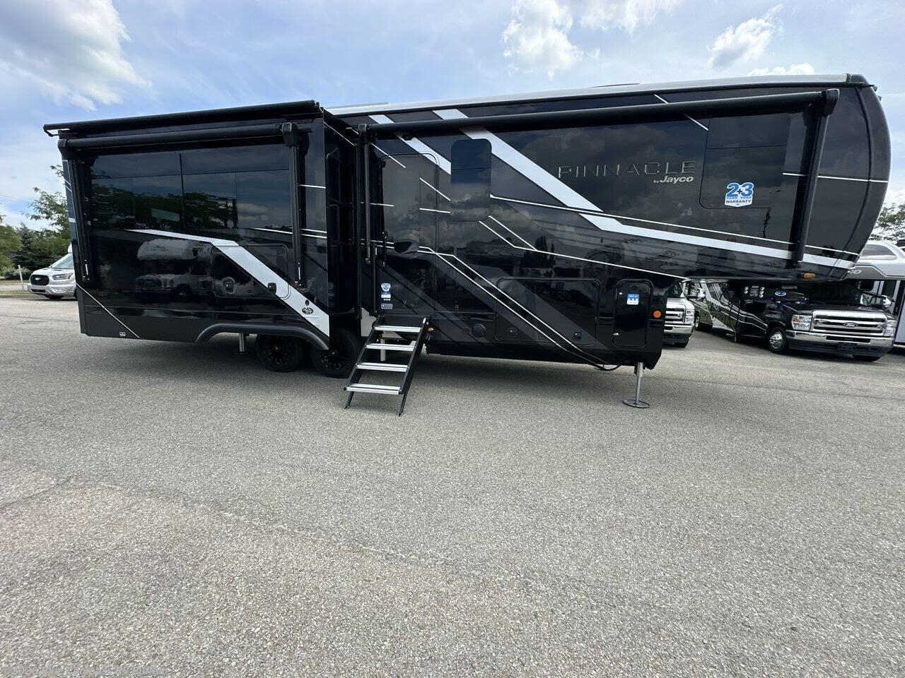 New 2027 Jayco Pinnacle 32RLTS available in West Seneca, New York