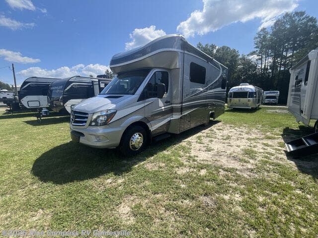 Used 2020 Dynamax Corp  isata 3 24RW available in Alachua, Florida