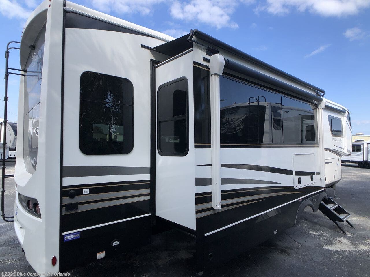 New 2025 Jayco Pinnacle 38KPTS available in Casselberry, Florida