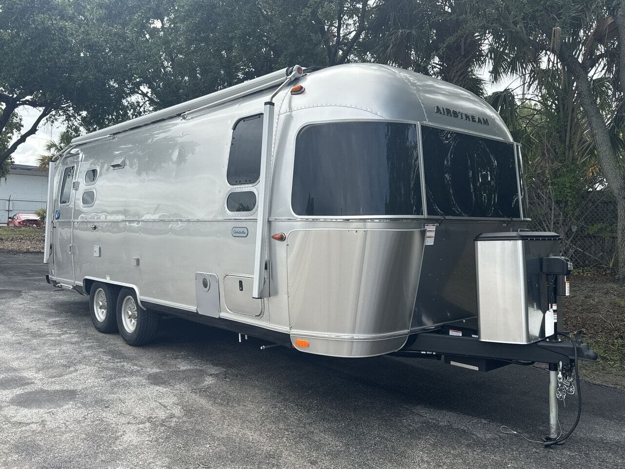New 2025 Airstream Globetrotter 25FB Twin available in Casselberry, Florida