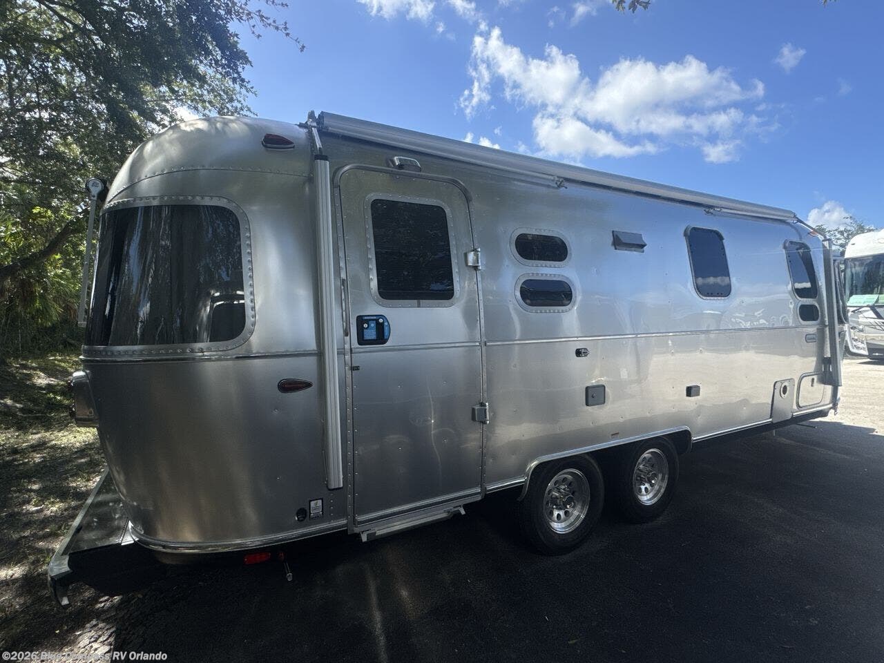 New 2026 Airstream Globetrotter 25FB available in Casselberry, Florida
