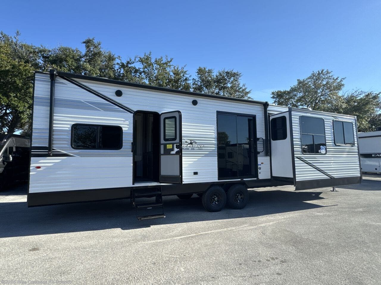 New 2026 Jayco Jay Flight Bungalow 401FLTS DS available in Casselberry, Florida