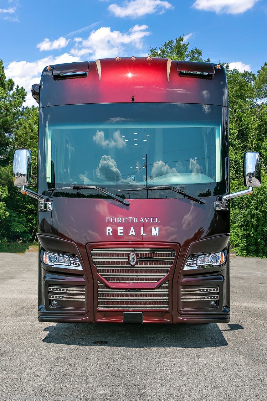New 2027 Foretravel Realm FS605 LV2 available in Casselberry, Florida