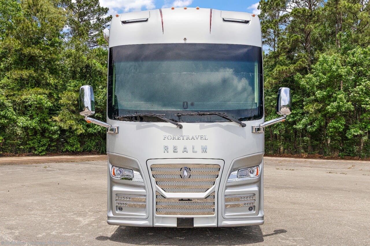 New 2027 Foretravel Realm Limited FL605 LV2 available in Casselberry, Florida
