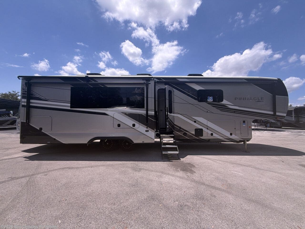 New 2027 Jayco Pinnacle 38FBRK available in Casselberry, Florida