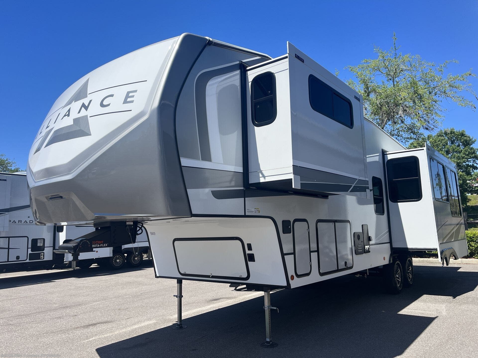 Used 2024 Alliance RV Avenue 33RKS available in Casselberry, Florida