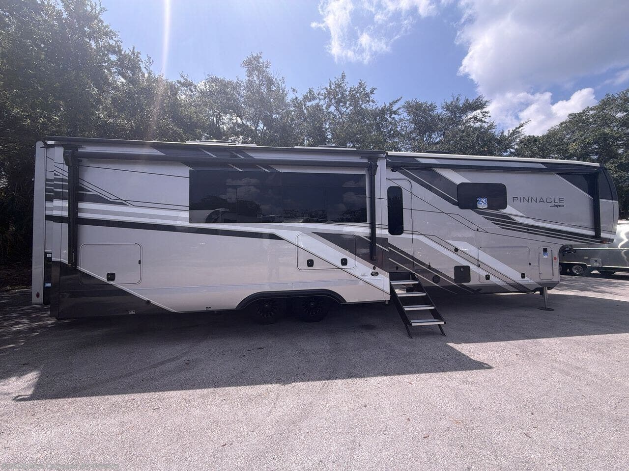 New 2027 Jayco Pinnacle 38FBRK available in Casselberry, Florida