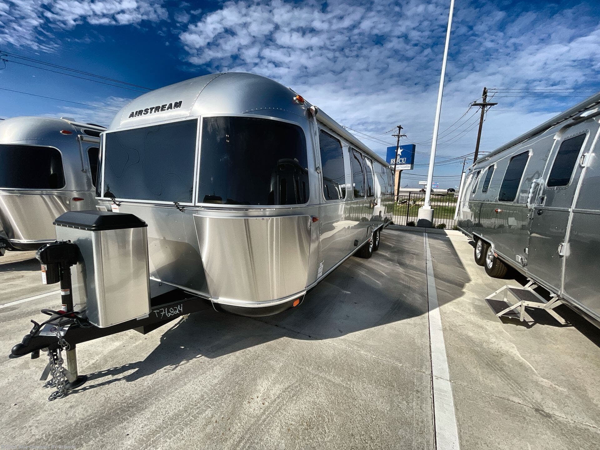 New 2027 Airstream Classic 30RB available in Casselberry, Florida