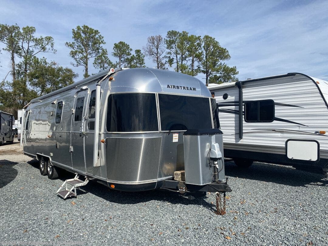 Used 2019 Airstream Classic 30RB available in St. Augustine, Florida