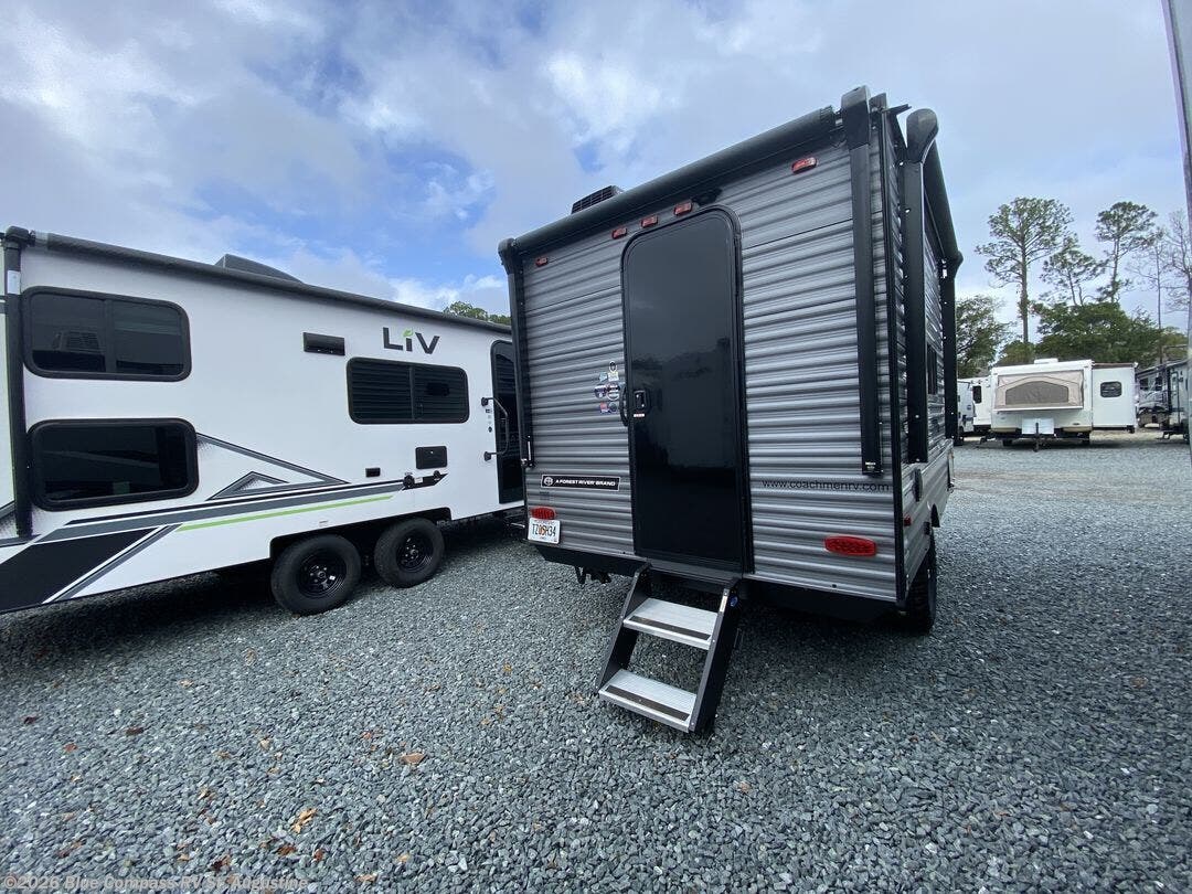 Used 2026  Coachmen Catalina Summit Series 7 134REX by Coachmen from Blue Compass RV St. Augustine in St. Augustine, FL