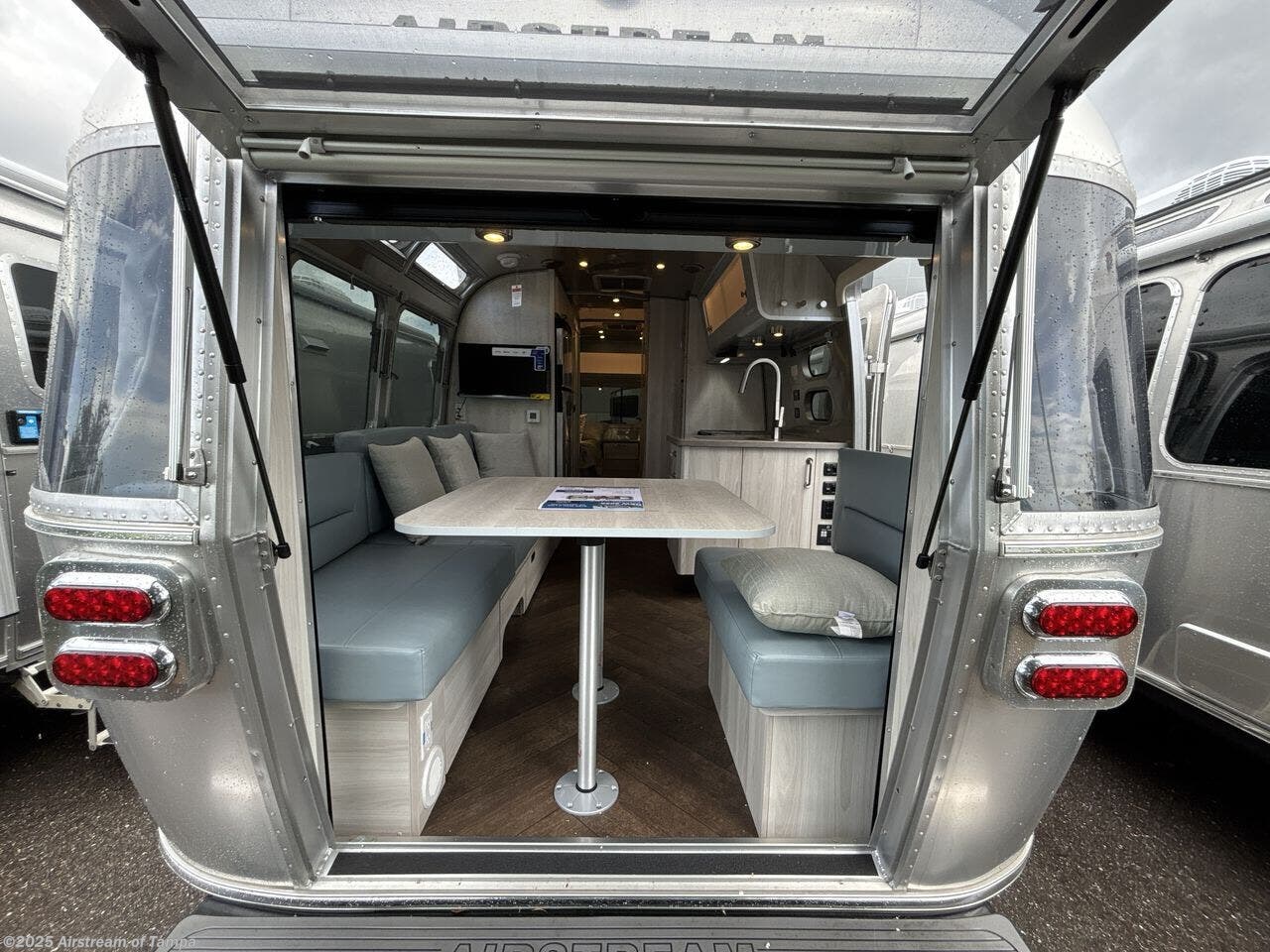New 2025 Airstream International 25FB Twin available in Dover, Florida