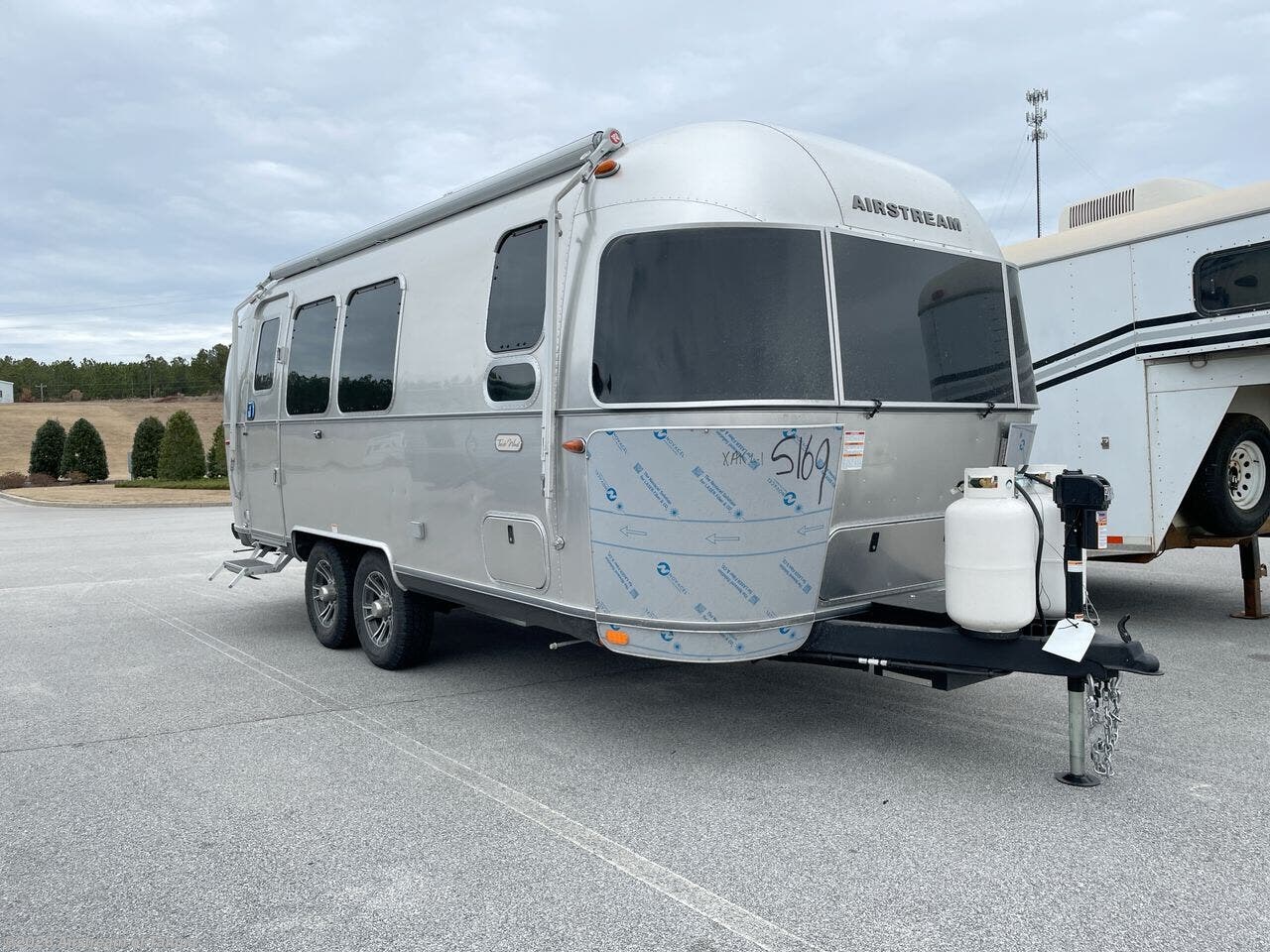 Used 2025 Airstream Trade Wind 23FB Twin available in Dover, Florida