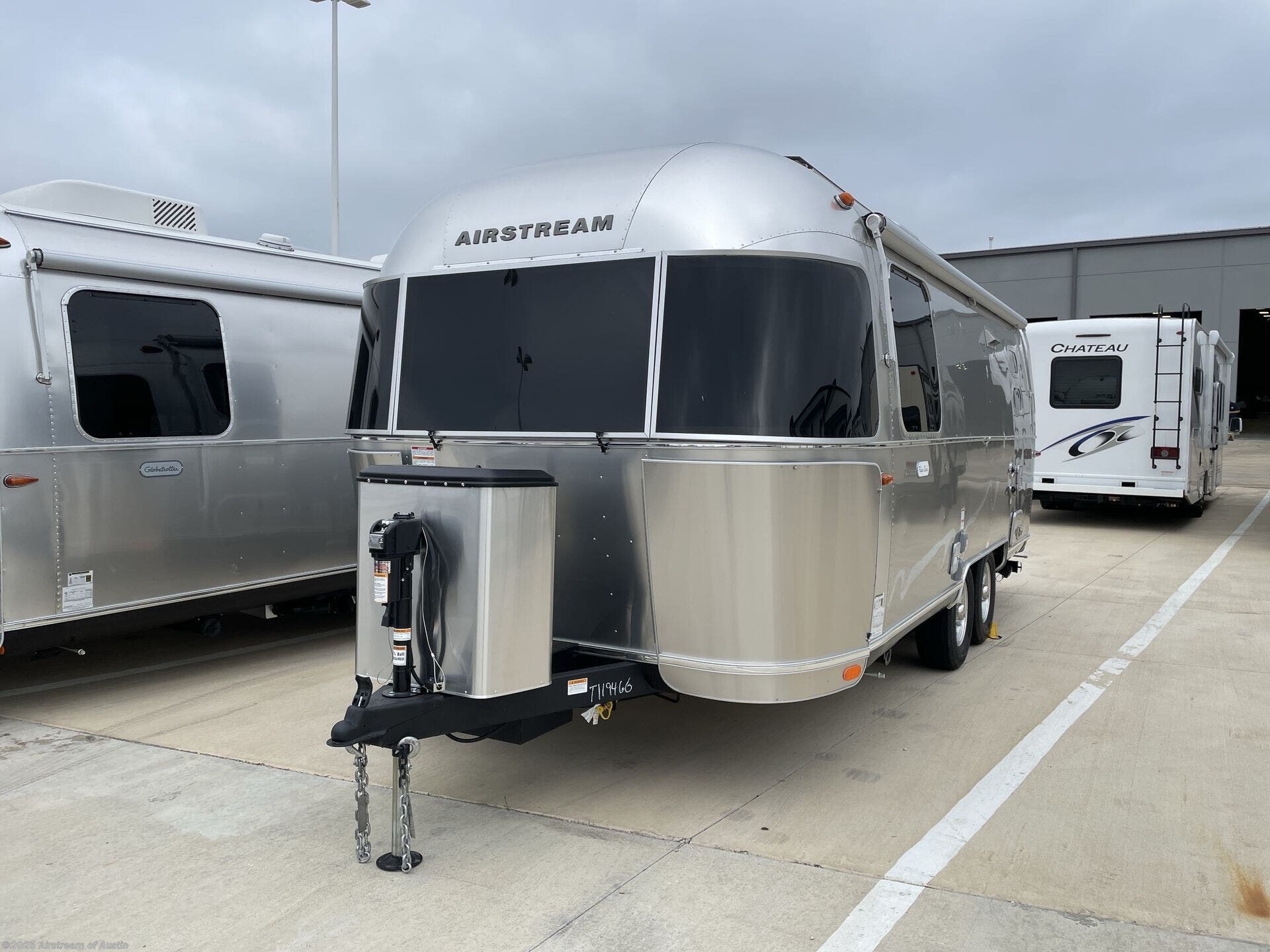 New 2025 Airstream Flying Cloud 23FB available in Buda, Texas