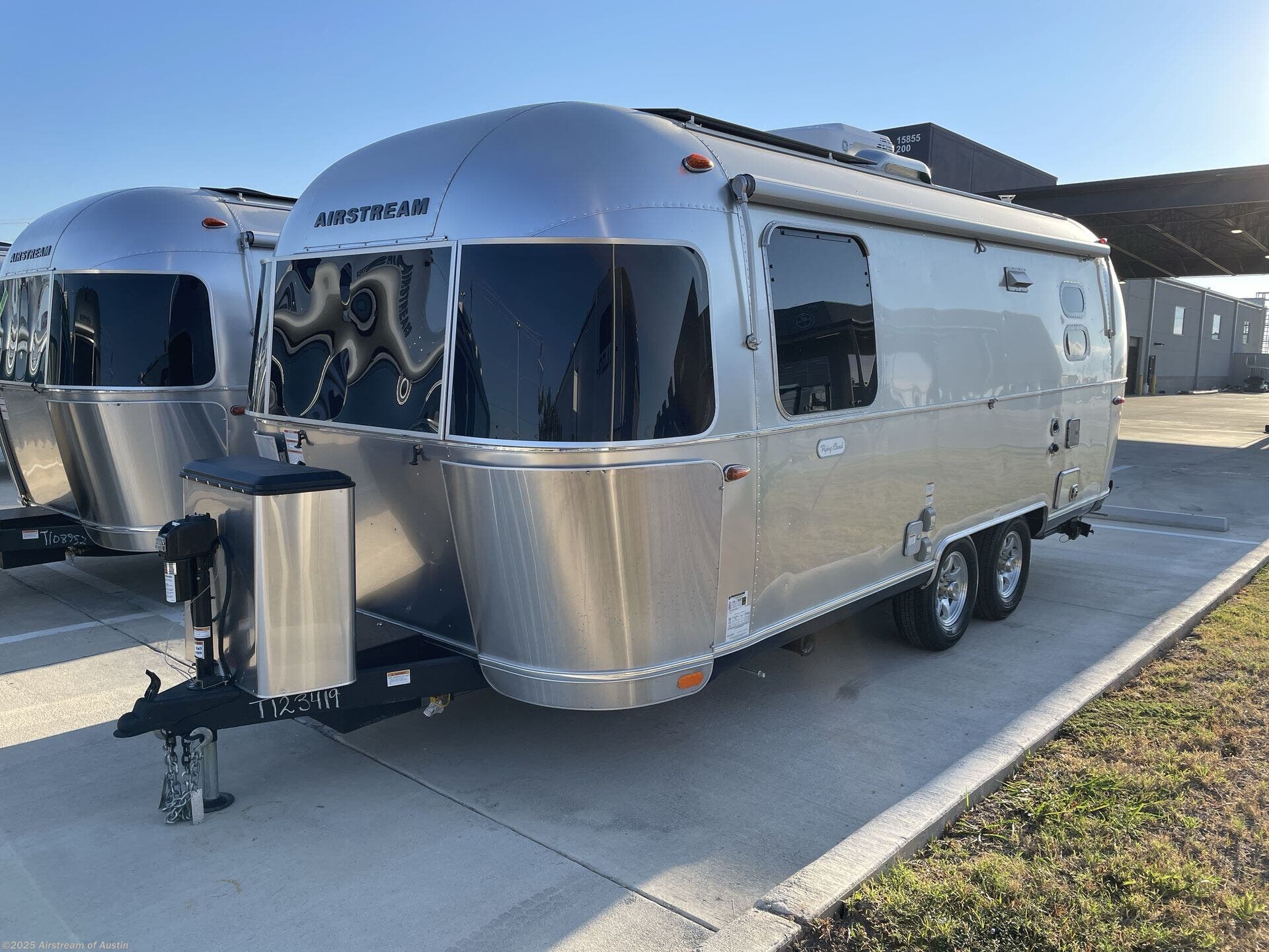 New 2025 Airstream Flying Cloud 23FB available in Buda, Texas