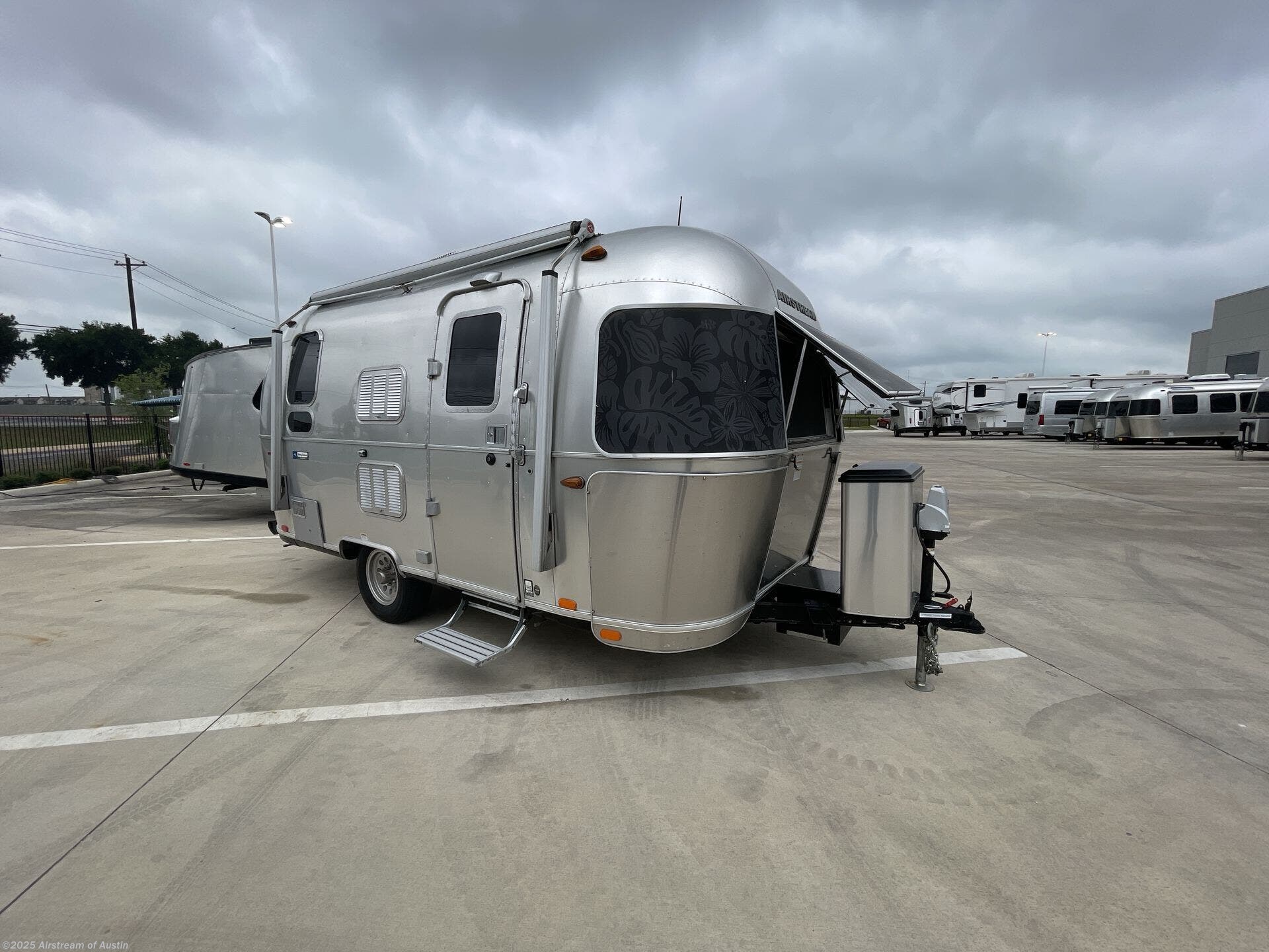 Used 2019 Airstream Tommy Bahama 19CB available in Buda, Texas