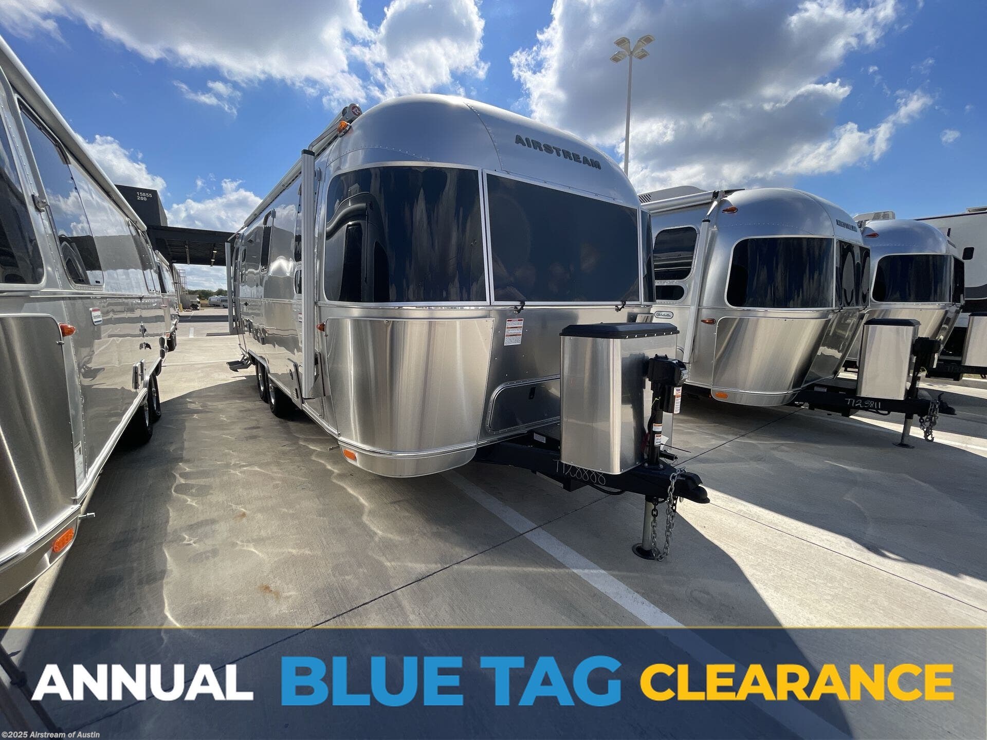 New 2026 Airstream International 25FB Twin available in Buda, Texas