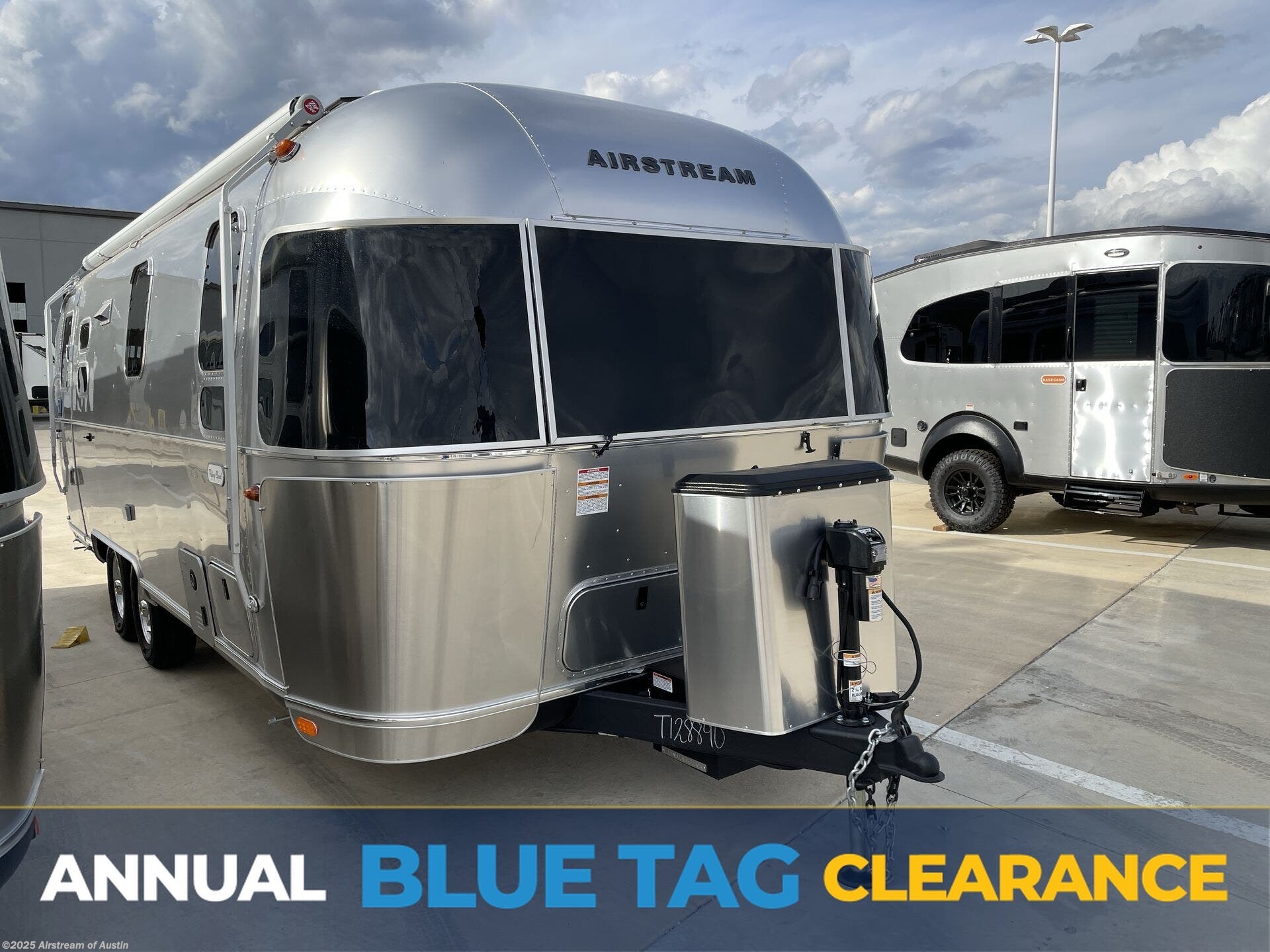New 2026 Airstream Flying Cloud 25FB Twin available in Buda, Texas
