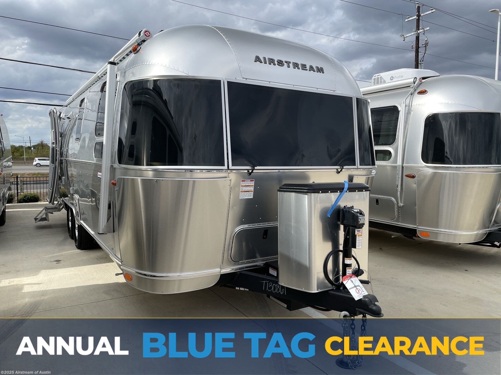 New 2026 Airstream International 27FB available in Buda, Texas
