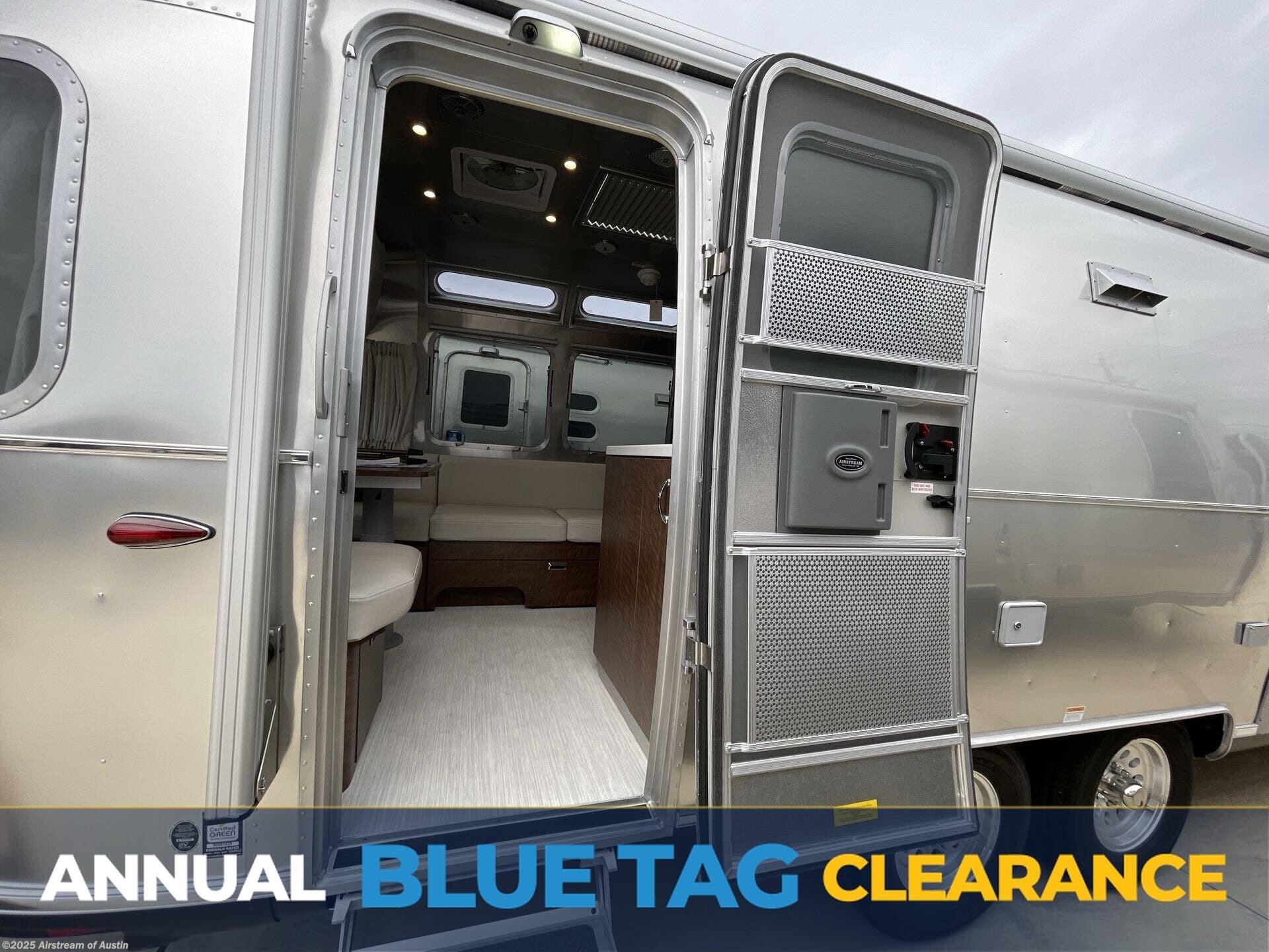 New 2026 Airstream Globetrotter 27FB Twin available in Buda, Texas