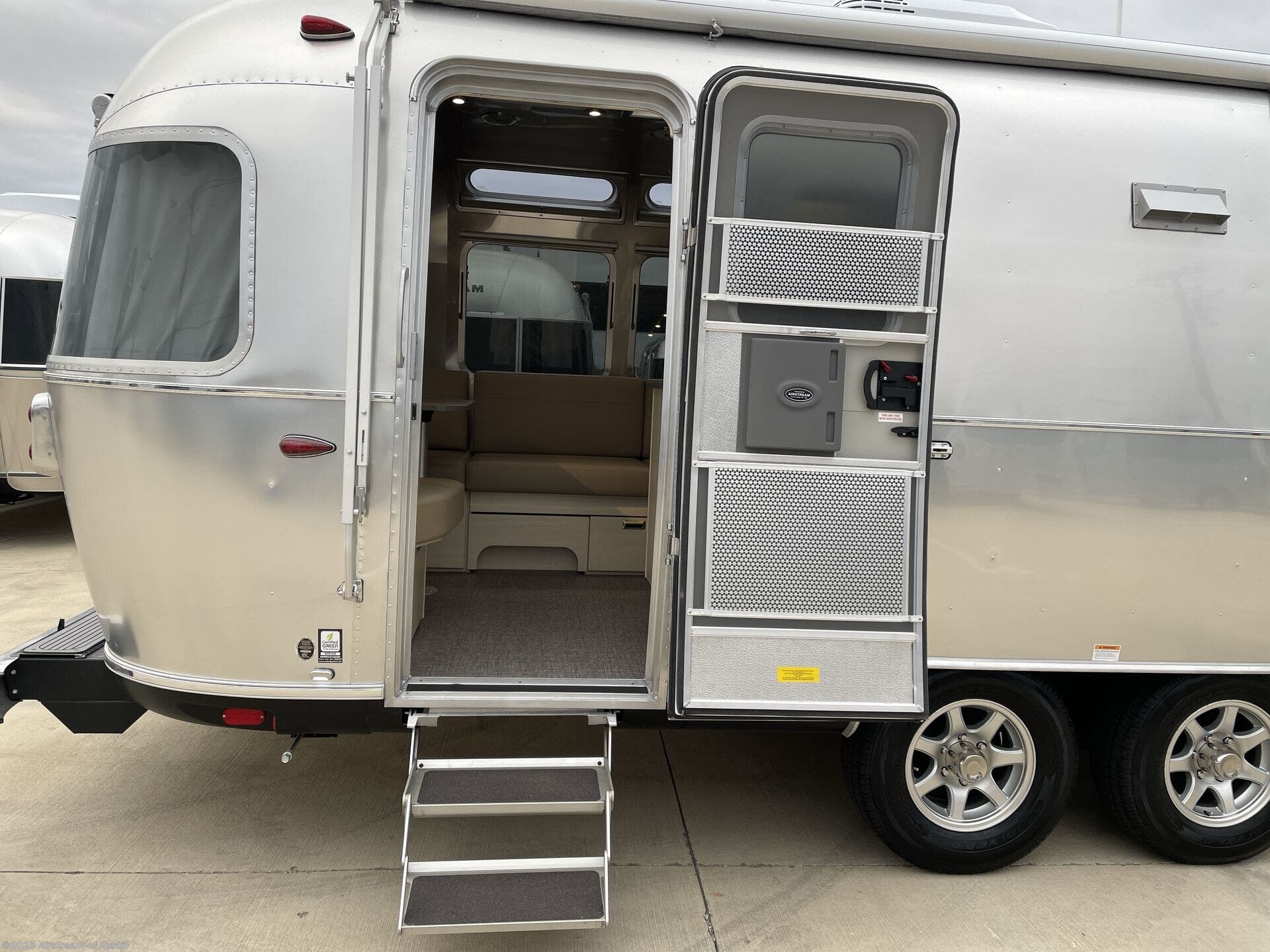 New 2026 Airstream Flying Cloud 27FB available in Buda, Texas