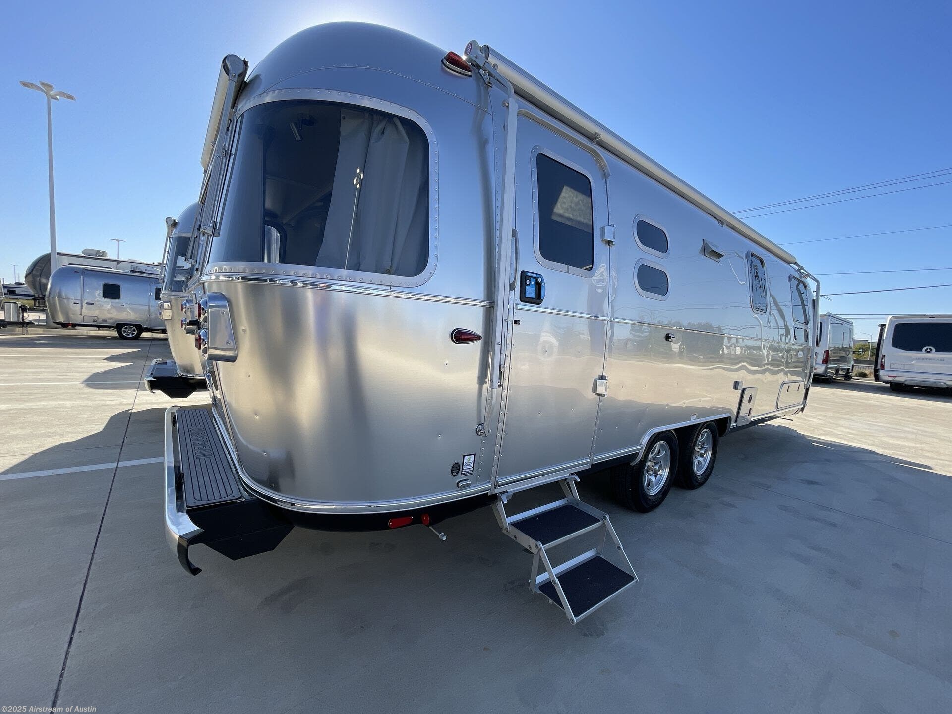 New 2026 Airstream Flying Cloud 27FB Twin available in Buda, Texas
