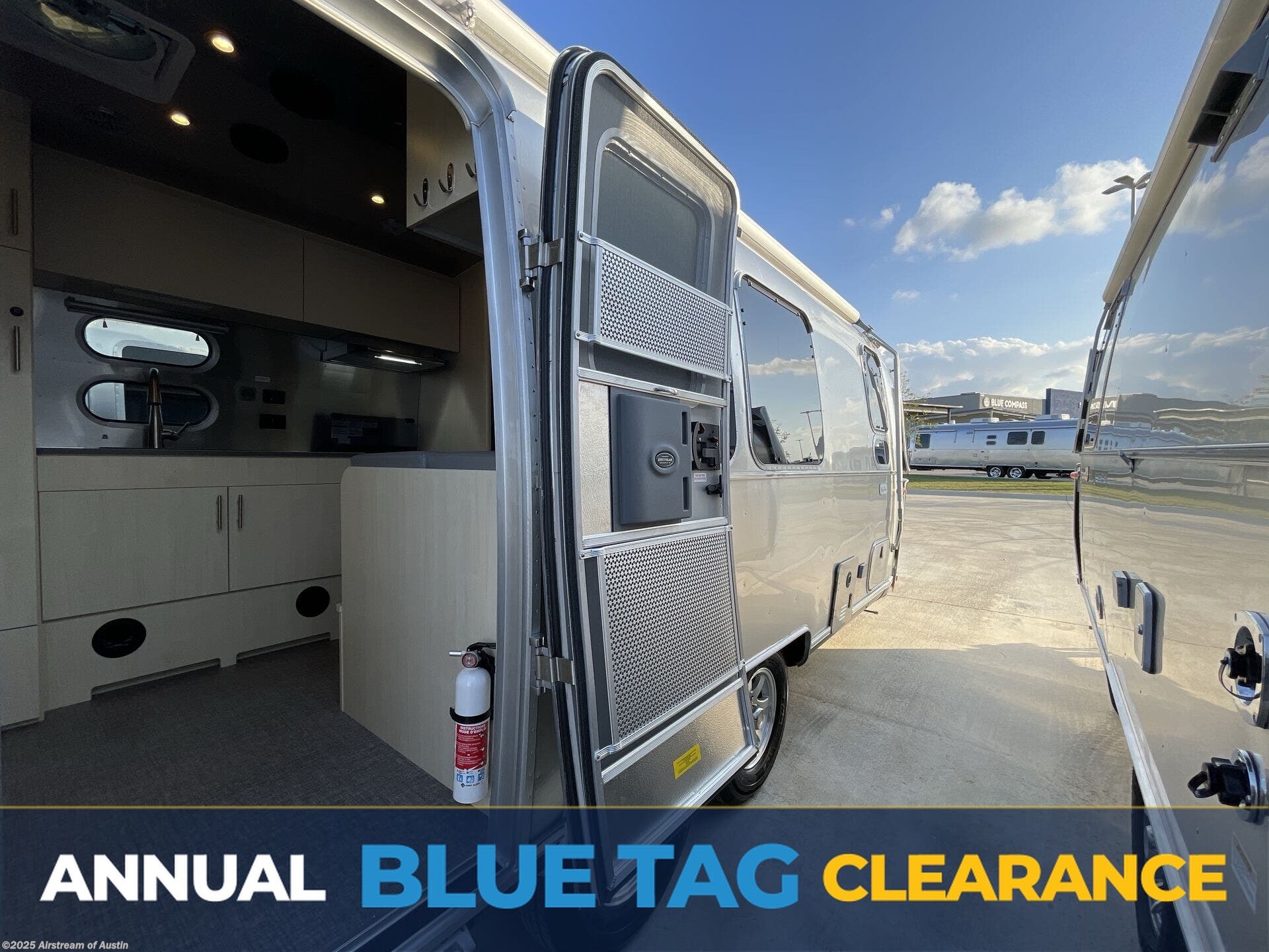 New 2026 Airstream Flying Cloud 23FB Twin available in Buda, Texas