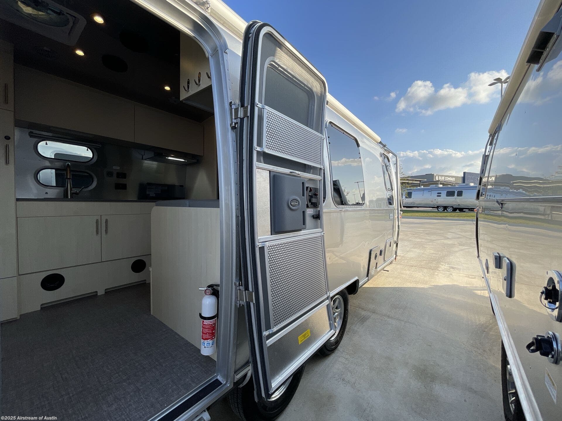 New 2026 Airstream Flying Cloud 23FB Twin available in Buda, Texas