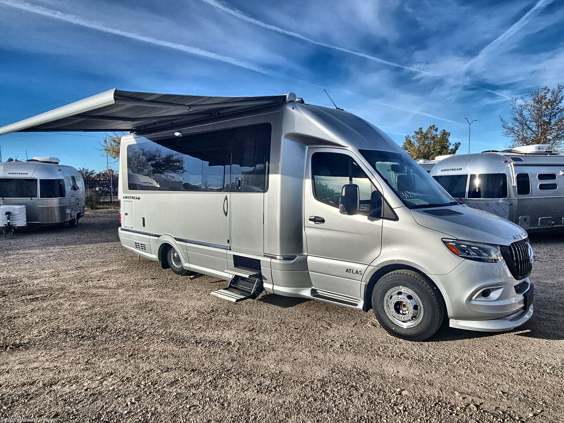 New 2026 Airstream Classic 30RBT available in Buda, Texas