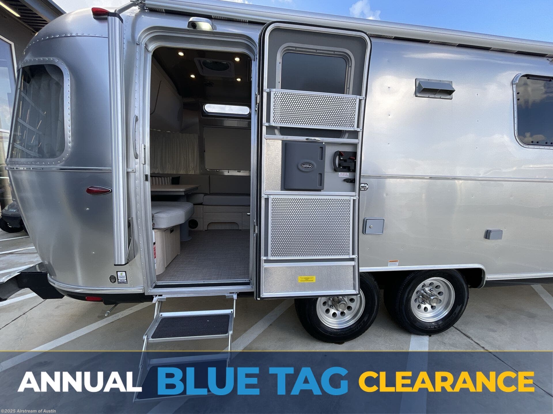 New 2026 Airstream Globetrotter 25FB Twin available in Buda, Texas