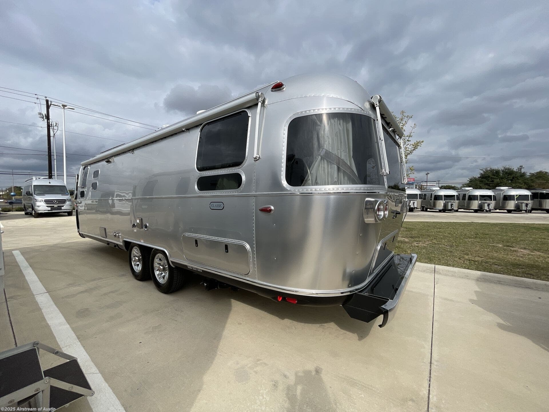 New 2026 Airstream Classic 28RB Twin available in Buda, Texas