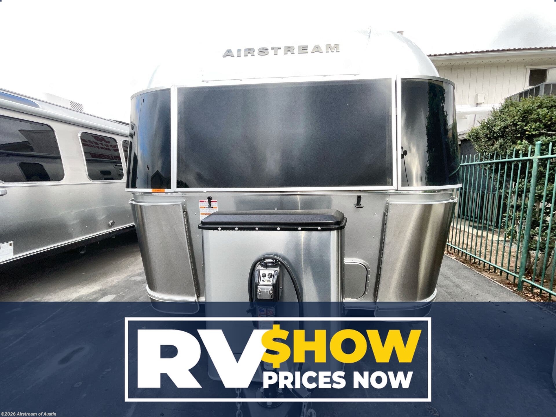 New 2026 Airstream Globetrotter 25FB Twin available in Buda, Texas
