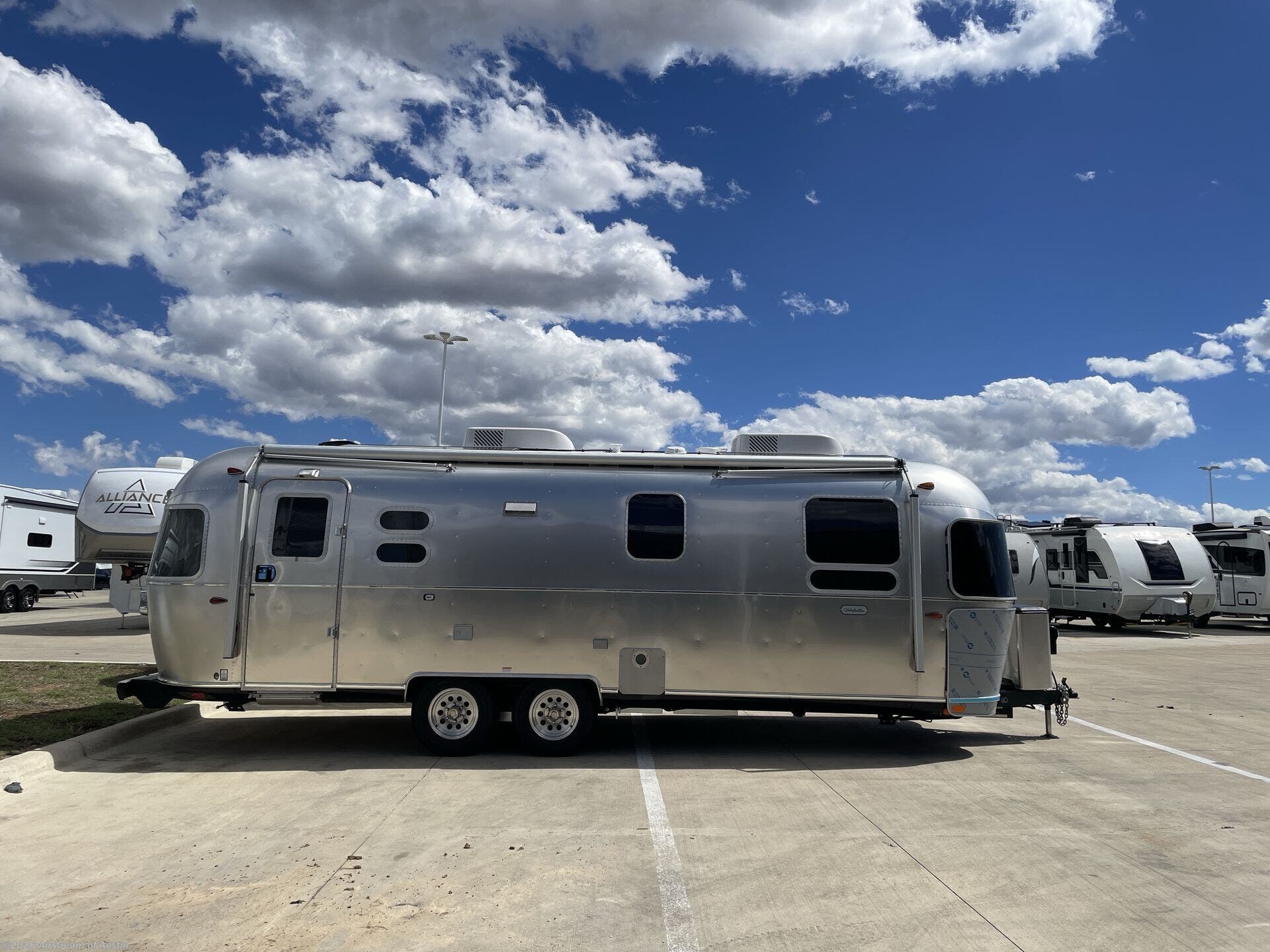 New 2026 Airstream Globetrotter 27FB available in Buda, Texas