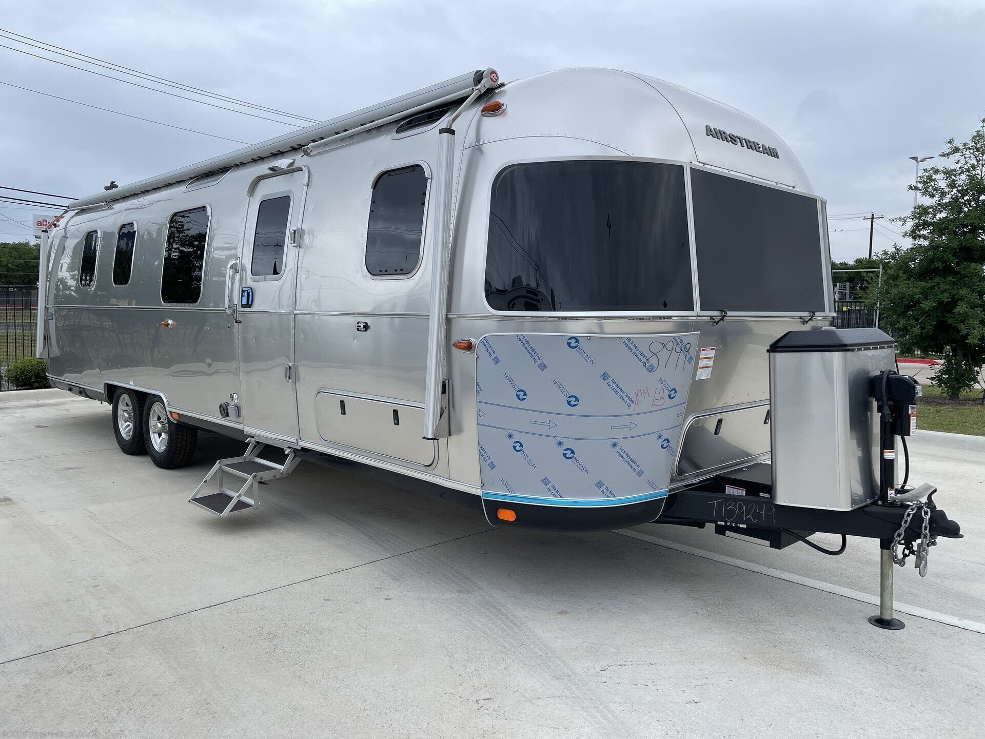 New 2026 Airstream Classic 33FB Twin available in Buda, Texas