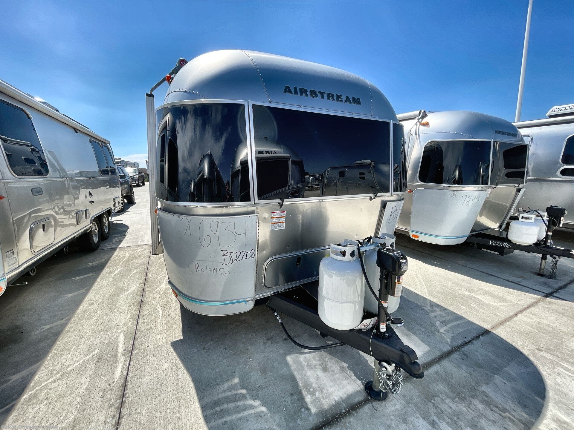 New 2026 Airstream International 27FB Twin available in Buda, Texas