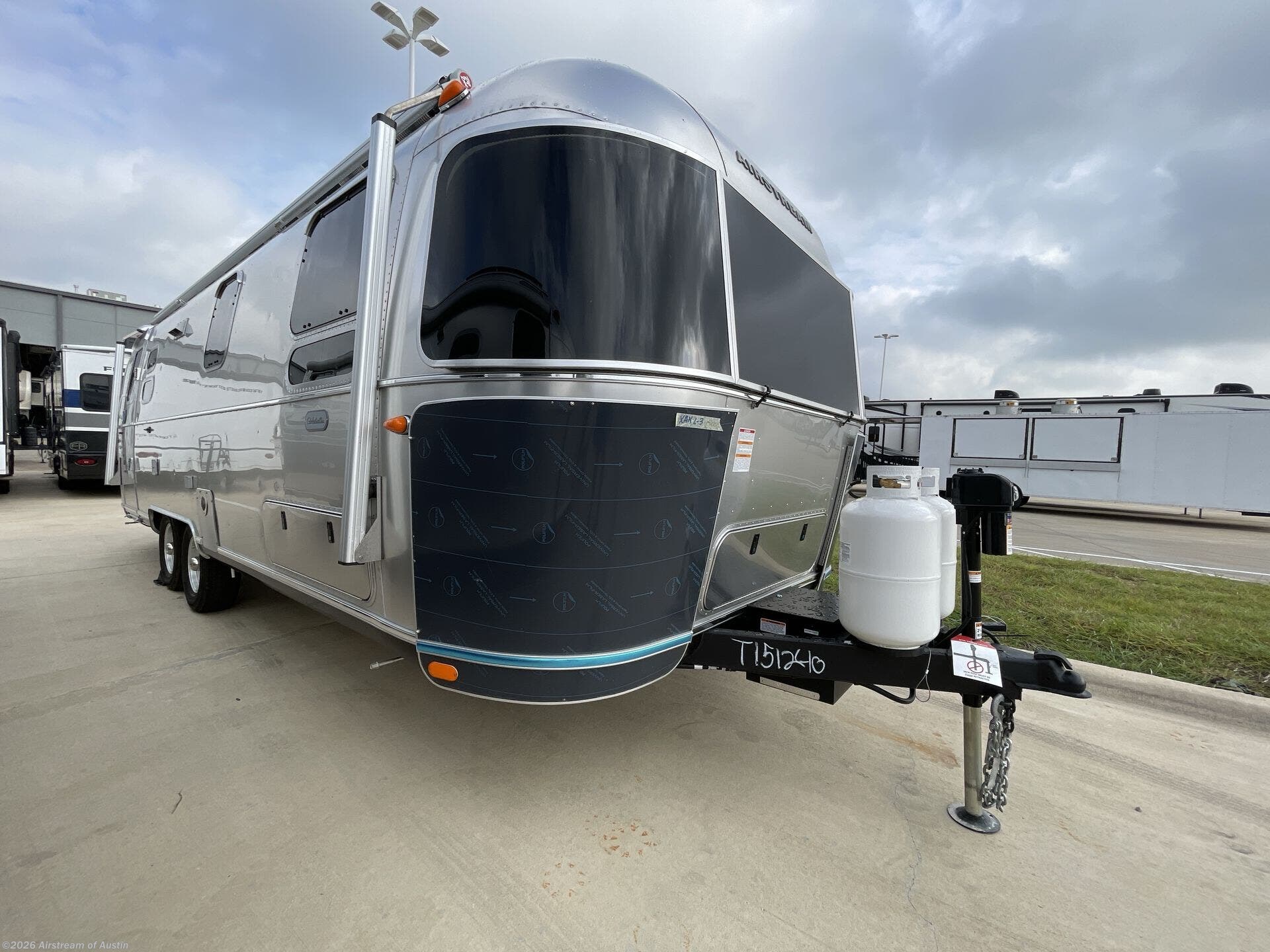 New 2027 Airstream Globetrotter 27FB Twin available in Buda, Texas