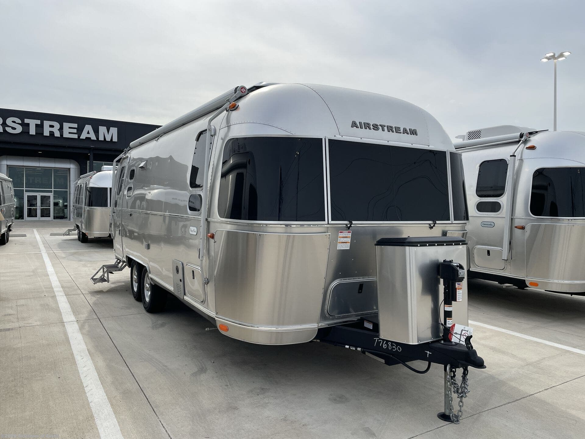 Used 2024 Airstream Flying Cloud 25FB Twin available in Buda, Texas