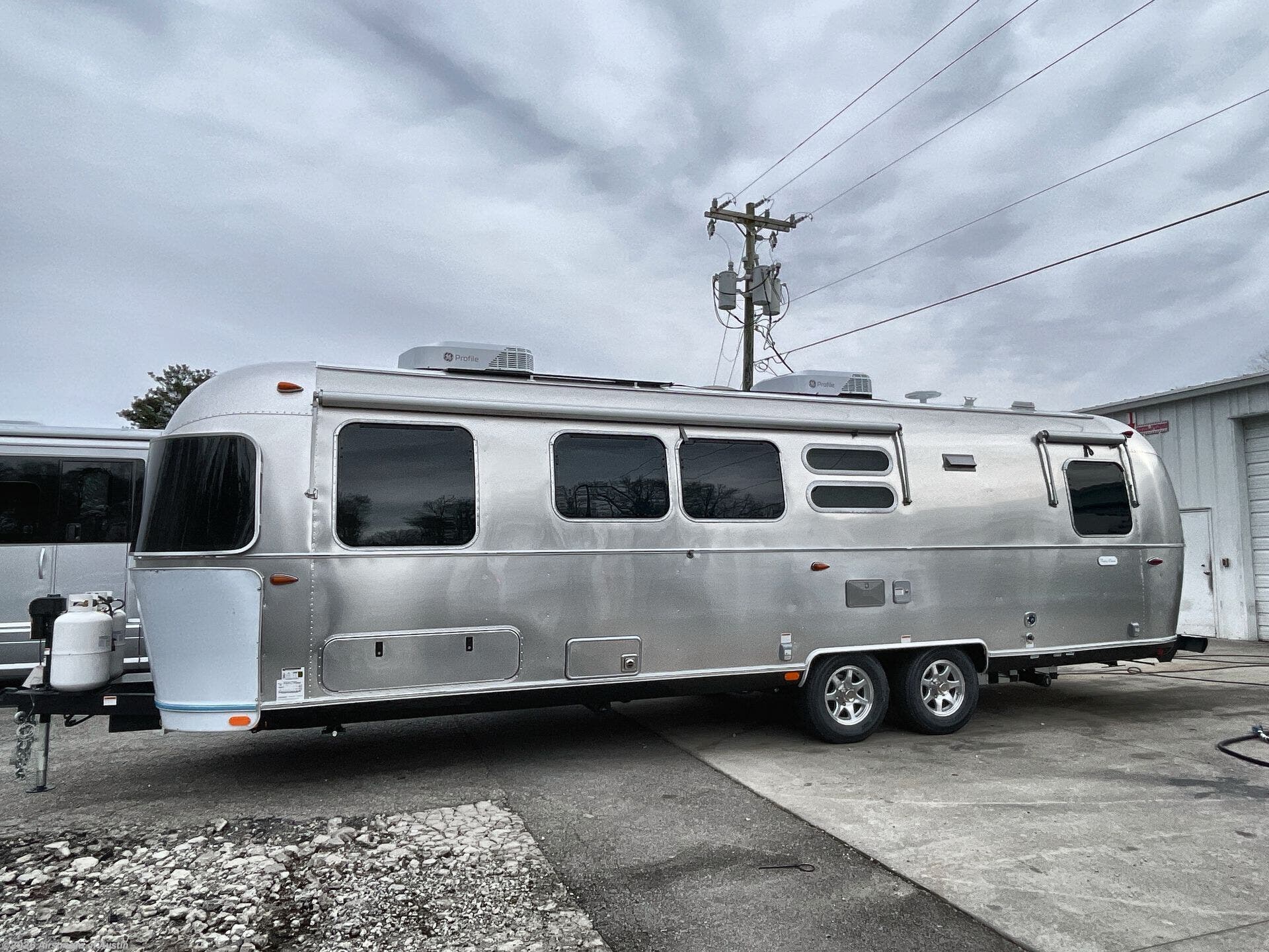 New 2027 Airstream Flying Cloud 30FB Bunk Twin available in Buda, Texas