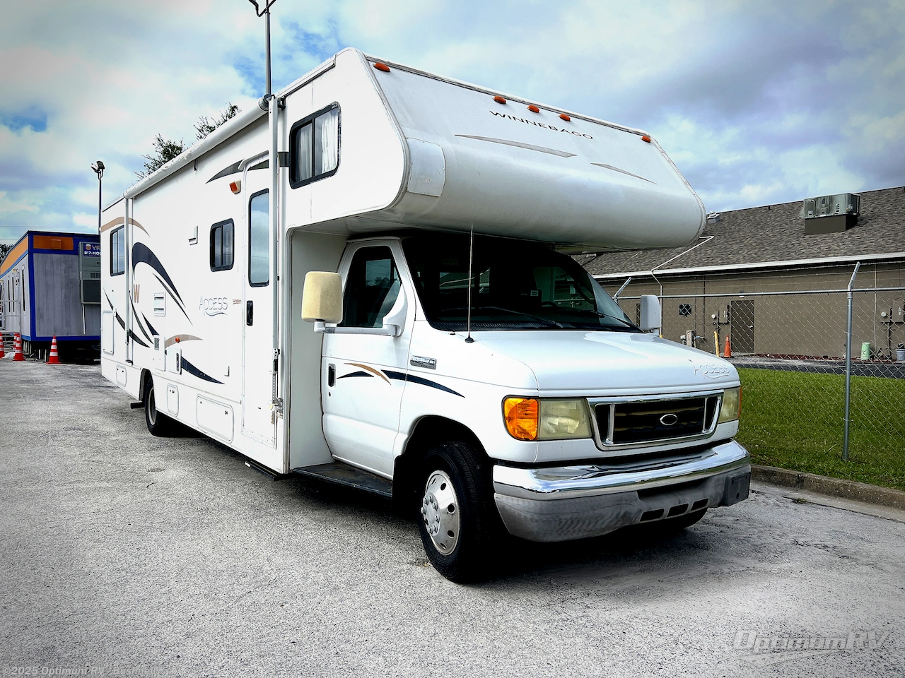 Used 2007 Winnebago Access 26A available in Bushnell, Florida