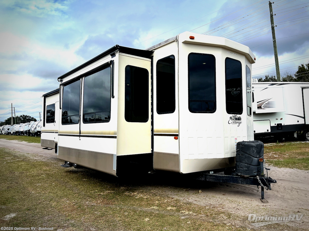 Used 2017 Forest River Cedar Creek Cottage 40CCK available in Bushnell, Florida