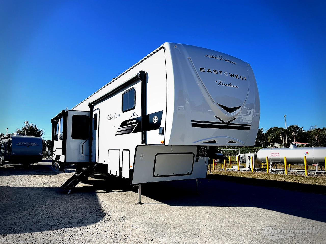 New 2026 East to West Tandara 389DS available in Bushnell, Florida