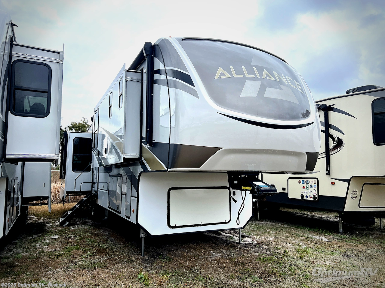 Used 2021 Skyline Alliance Paradigm 370FB available in Bushnell, Florida