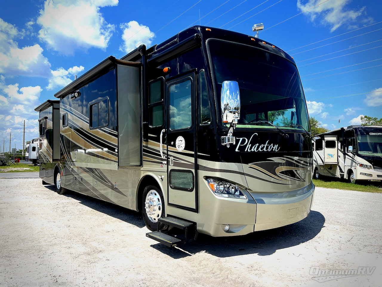 Used 2013 Tiffin Phaeton 40QBH available in Bushnell, Florida