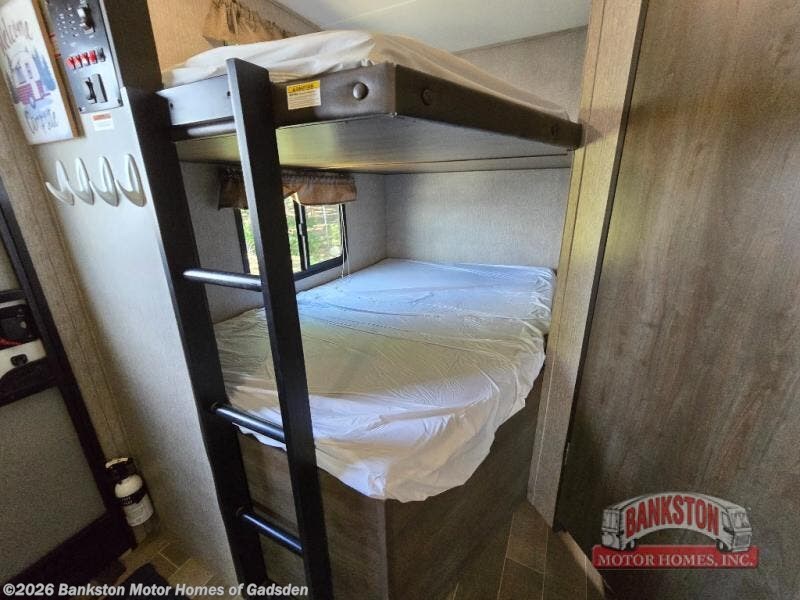 Used 2019 Coleman  Light 2835BH available in Attalla, Alabama