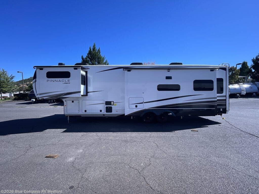 New 2026 Jayco Pinnacle 38KPTS available in Medford, Oregon