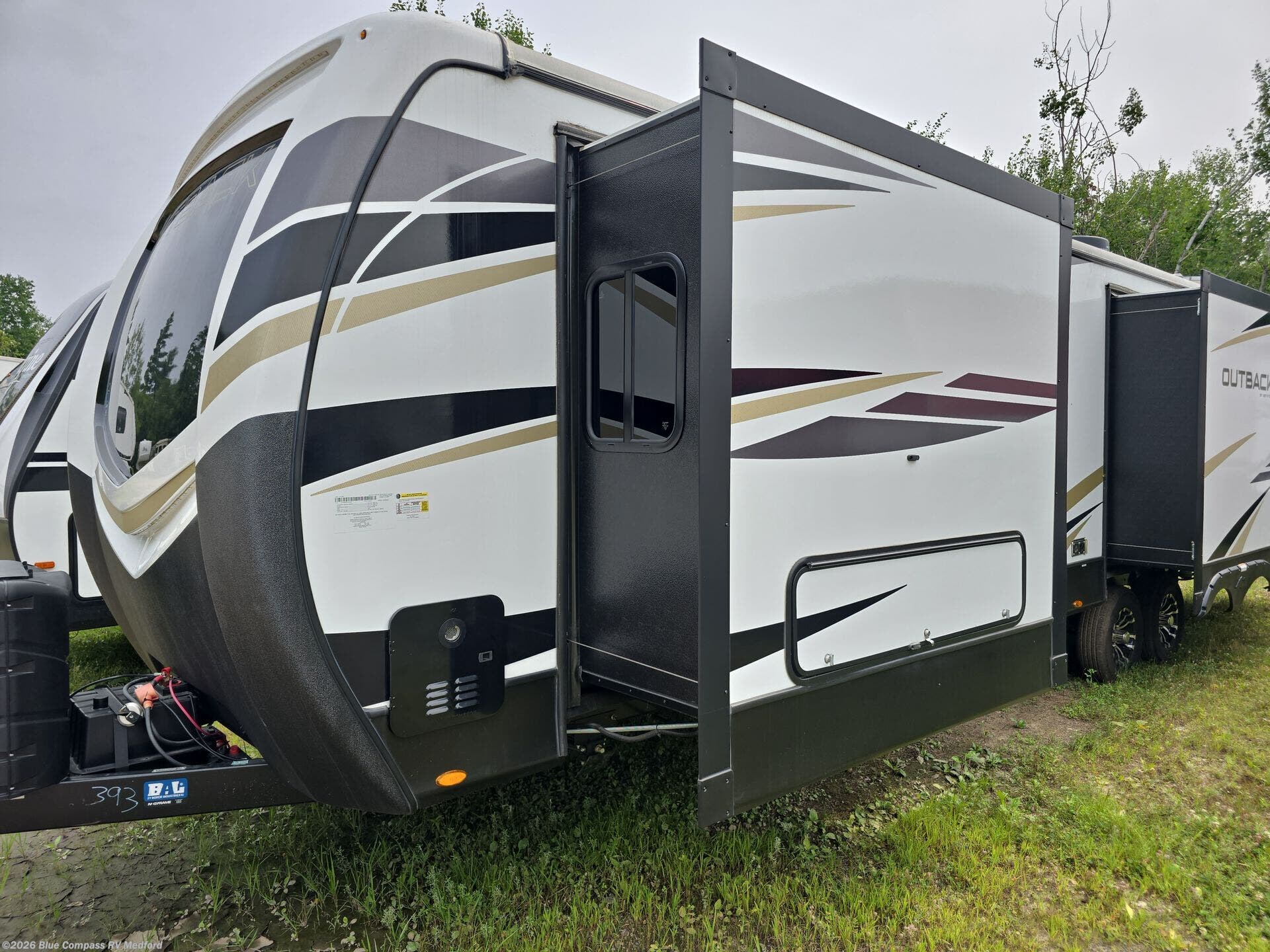 Used 2023  Keystone Outback 328RL by Keystone from Blue Compass RV Medford in Medford, OR