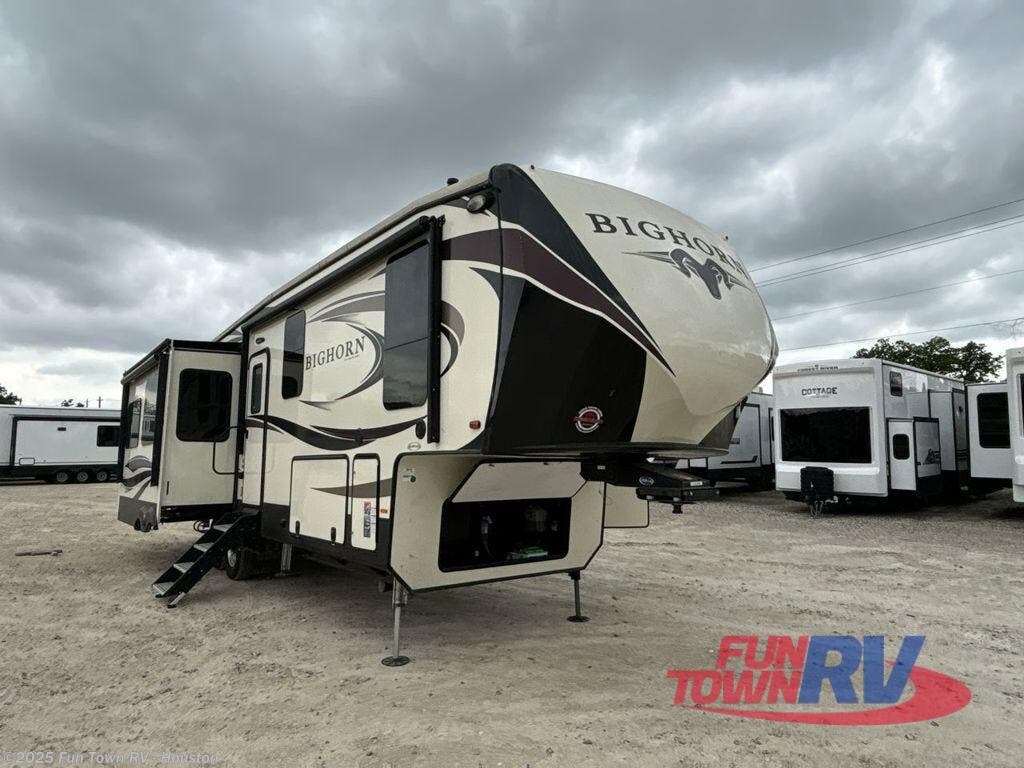 Used 2018 Heartland Bighorn 3010RE available in Wharton, Texas