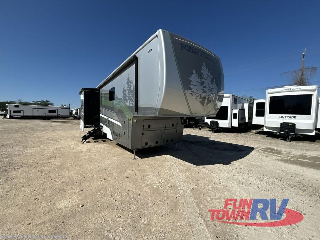 New 2025 Redwood RV Redwood 401LK available in Wharton, Texas