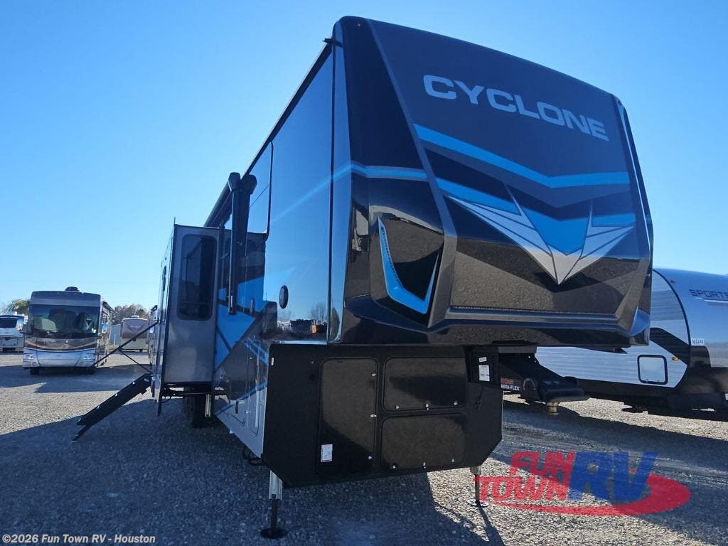 New 2025 Heartland Cyclone 4006 available in Wharton, Texas