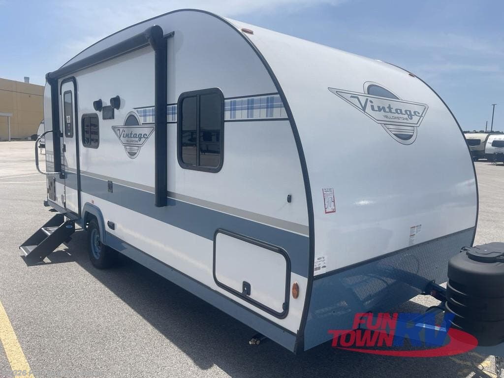 New 2025 Gulf Stream Yellowstone Cruiser 19CSK available in Conroe, Texas